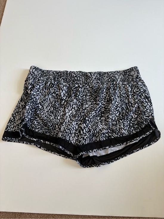 Athleta Pants - Athleta Printed Mesh Racer Run Shorts Black White Size XL 4”